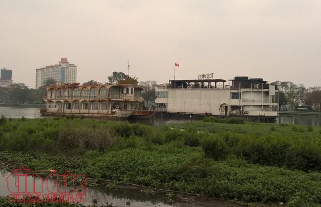 Vẫn còn nhiều du thuyền, nhà nổi chưa di dời khỏi Hồ Tây ảnh 1